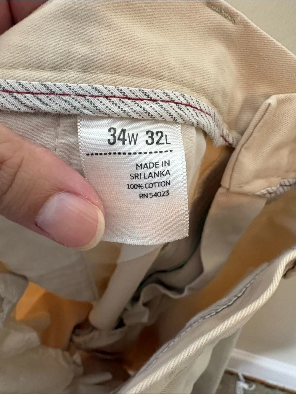 Old Navy Men’s Classic Khakis 100% cotton cream tan pants 34 x 32